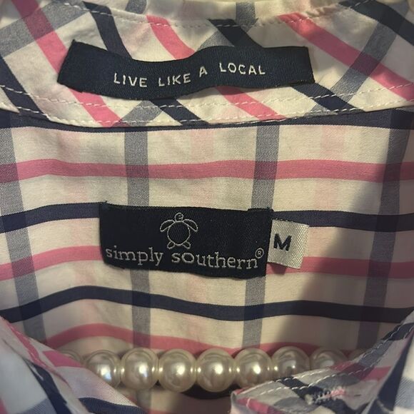 Simply Southern Men’s Pink and Navy Plaid Button Down Shirt. Size Medium - Picture 4 of 5